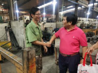 Send cool to the frontline employees of the workshop