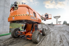 JLG® 670SJ Self-Leveling Boom Lift —Changing the way people work at height