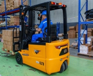 UN Forklift Introduces 3-Wheel Electric Forklift with New Look and Configuration