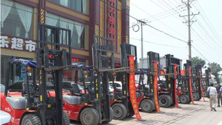 Yituo Held Product Introduction Conference for Dongfanghong Forklifts