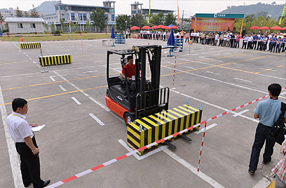 Linde Forklift Assisted Fujian Tobacco Logistics System Skill Competition