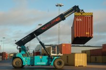 Konecranes presents the world’s first hybrid reach stacker