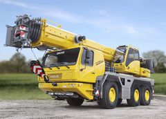 Three-axle AT new from Manitowoc