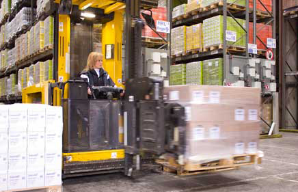 Yale Very Narrow Aisle forklift trucks provides complete solution for busy Bavarian warehouse operat