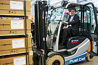 STILL’s fuel cell forklift convinces the Environment Ministry of the State of Hesse