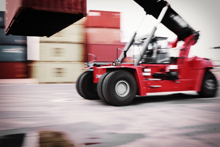 Kalmar introduces new features for its Gloria reachstackers at CeMAT 2014