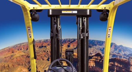 Mast design gives panoramic vision for Hyster forklift drivers