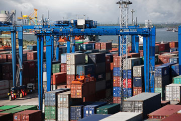 Cosco piraeus orders a further nine kalmar e-rtgs