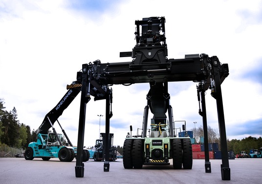 5,000TH LIFT TRUCK ROLLS OFF KONECRANES PRODUCTION LINE