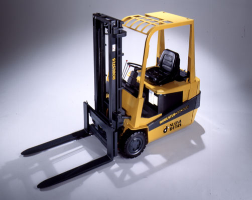 NuovaDetas SE 315 - 318 - 320 Three Wheel Electric Counter Balanced Truck SE 315 - 318 - 320
