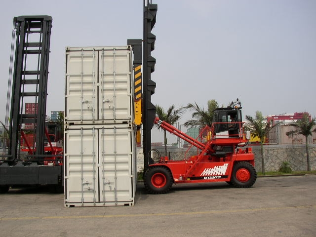 Fantuzzi Empty Container Stacker FANTUZZI