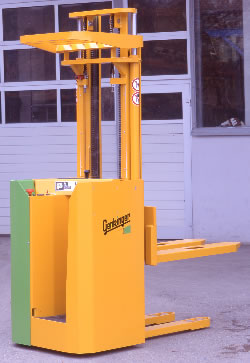 Genkinger ESV16/35 1.6T Stand-on Reach Truck ESV16/35