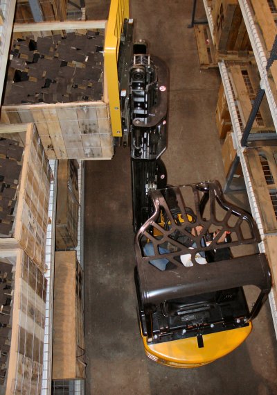 Landoll B30/42E-180D 3000 Pounds Three-way Stacker B30/42E-180D