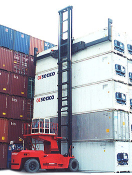 Dalian Seven-layer Diesel Container Handler Counter Balanced Forklift-Empty FD260_ForkliftNet.com