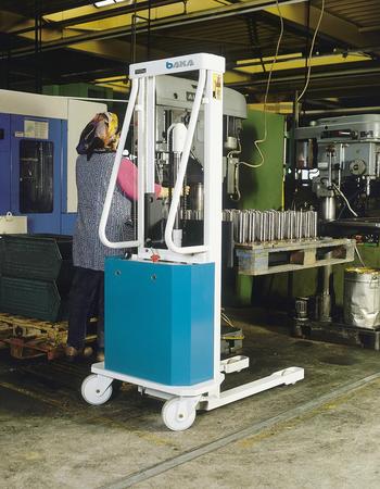 Baka 1T Pedestrian Semi-electric Stacker