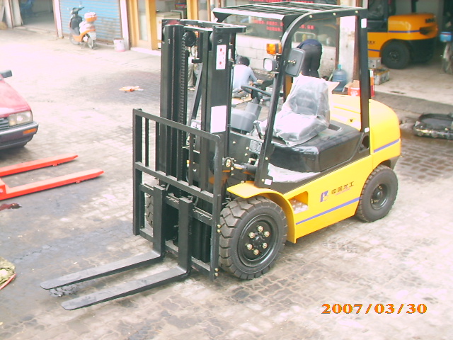 龙工叉车 FD20T