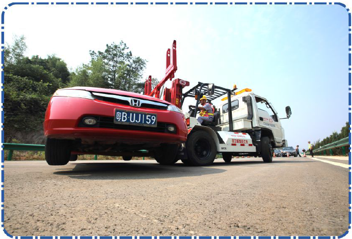 The multifunctional vehicle-mounted forklift Obstacle clearing & rescue model_ForkliftNet.com